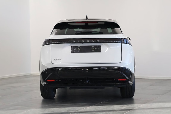 Nissan Ariya 4 of 5