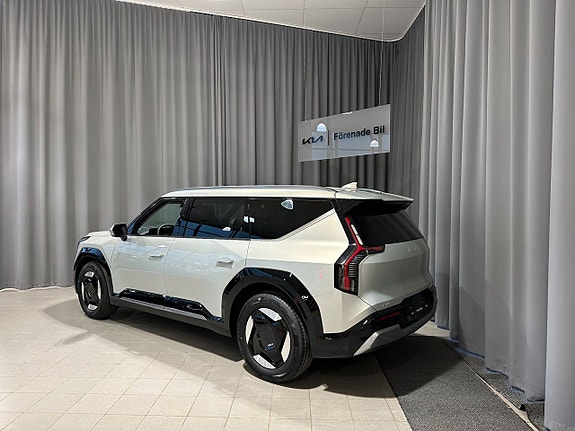Kia EV9 3 of 5