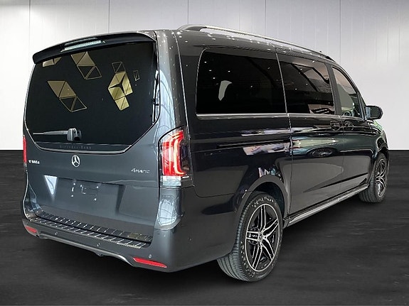 Mercedes-Benz V300 4 of 5