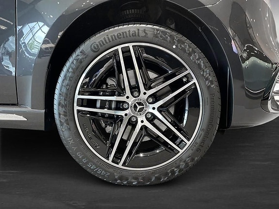 Mercedes-Benz V300 5 of 5