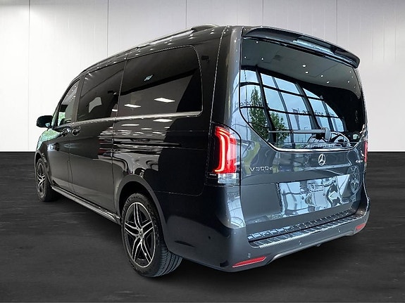 Mercedes-Benz V300 3 of 5