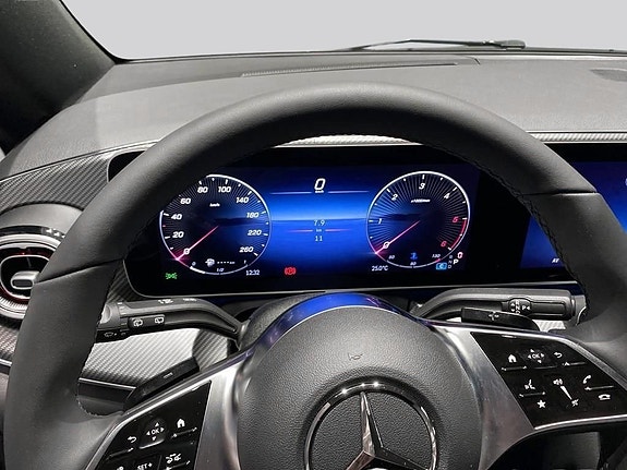 Mercedes-Benz V300 7 of 15