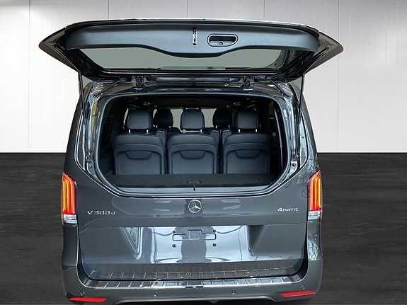 Mercedes-Benz V300 12 of 15