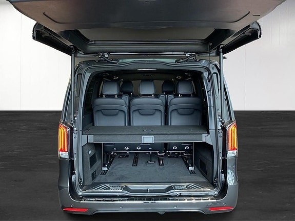 Mercedes-Benz V300 13 of 15