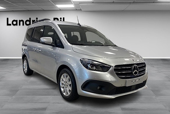 Mercedes-Benz T180 d 3 of 5