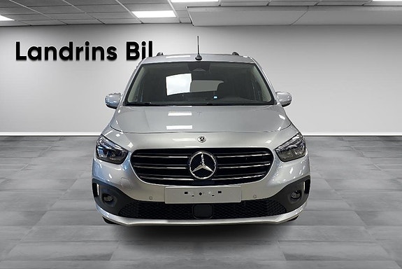 Mercedes-Benz T180 d 2 of 5