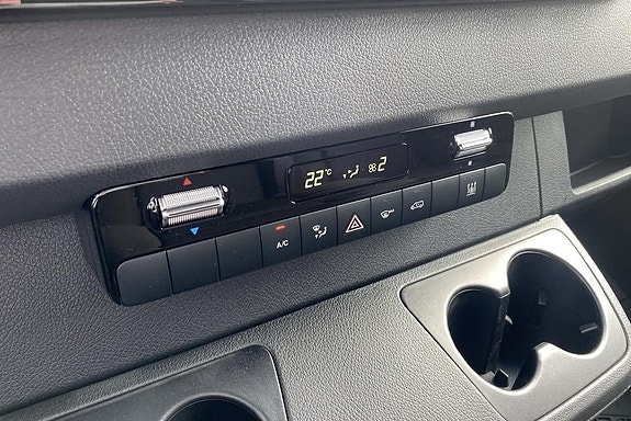 Mercedes-Benz eSprinter 420 13 of 18