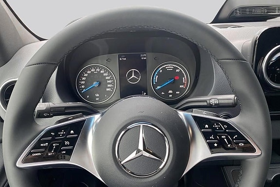 Mercedes-Benz eSprinter 420 10 of 17