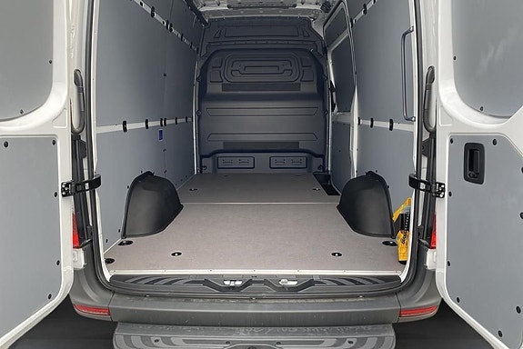 Mercedes-Benz eSprinter 414 14 of 17