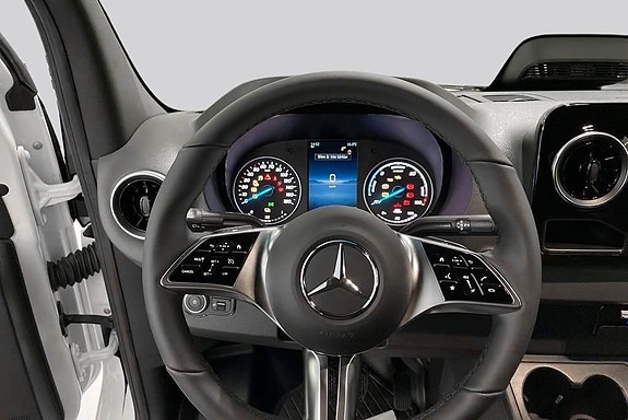 Mercedes-Benz eSprinter 420 7 of 11