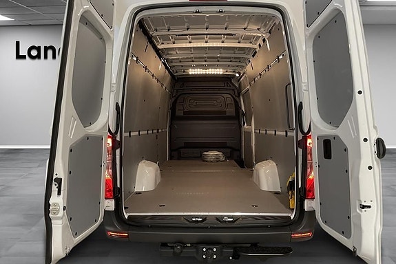 Mercedes-Benz eSprinter 420 10 of 11