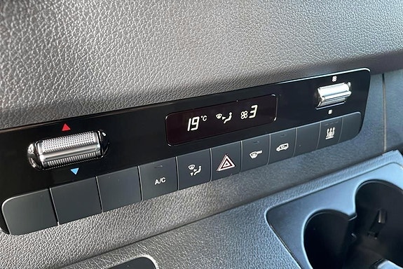 Mercedes-Benz eSprinter 420 13 of 14