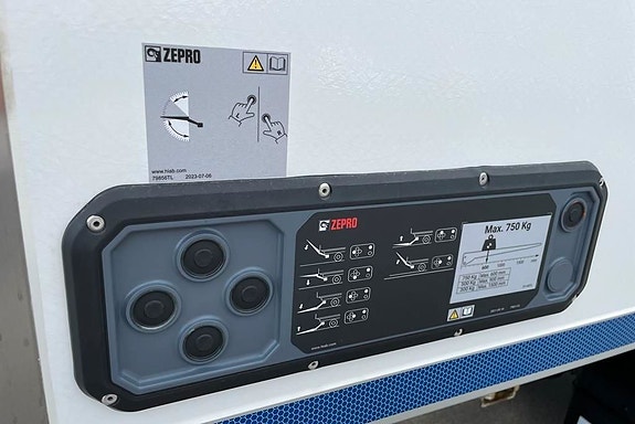 Mercedes-Benz eSprinter 420 13 of 14