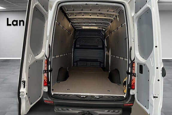 Mercedes-Benz eSprinter 420 9 of 14