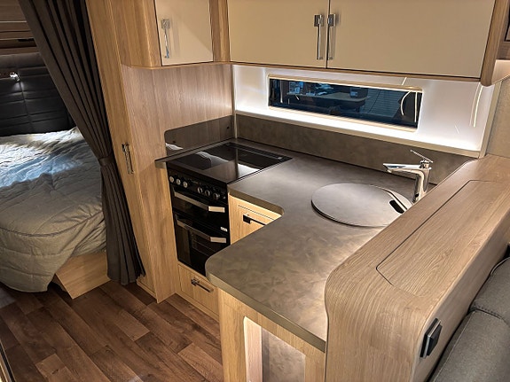 Kabe Royal 600 CXL KS 9 of 14