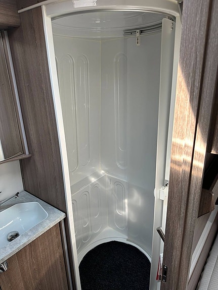 Kabe Royal 740 TDL KS 6 of 9