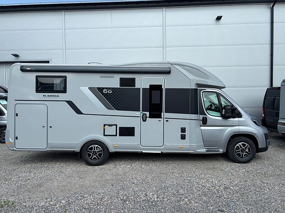 Adria Matrix 670 SL 60Y * Jubileumsmodell * 2 of 16