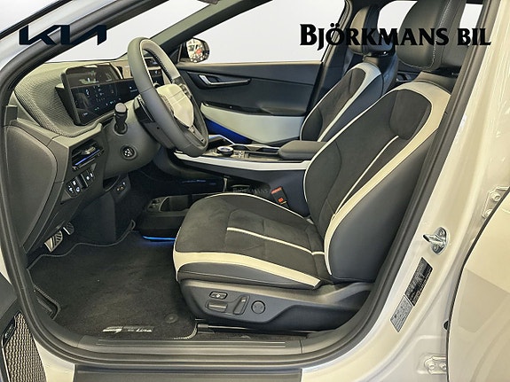 Kia EV6 8 of 26