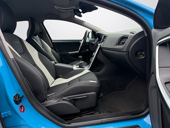 Volvo V60 19 of 25