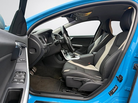 Volvo V60 9 of 25