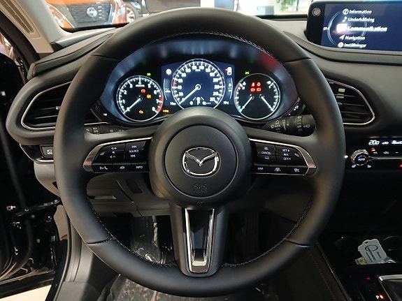 Mazda CX-30 9 of 15