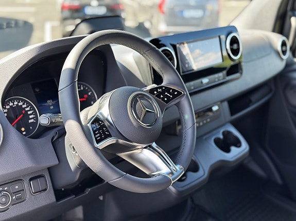 Mercedes-Benz Sprinter 319 12 of 17