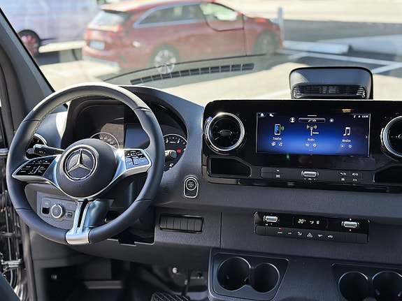 Mercedes-Benz Sprinter 319 13 of 17