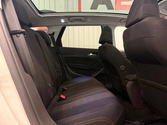 Peugeot 308 SW 13 of 25