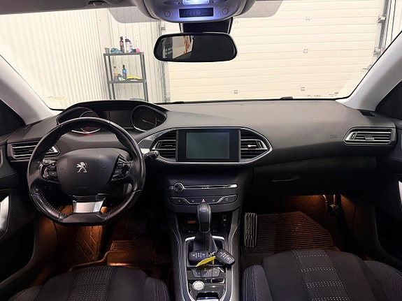 Peugeot 308 SW 14 of 25