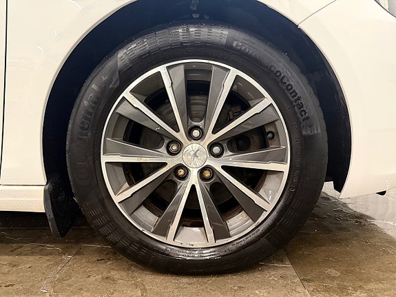 Peugeot 308 SW 4 of 5
