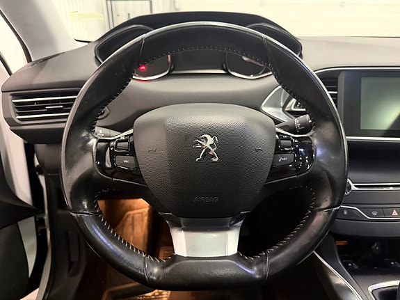 Peugeot 308 SW 19 of 25