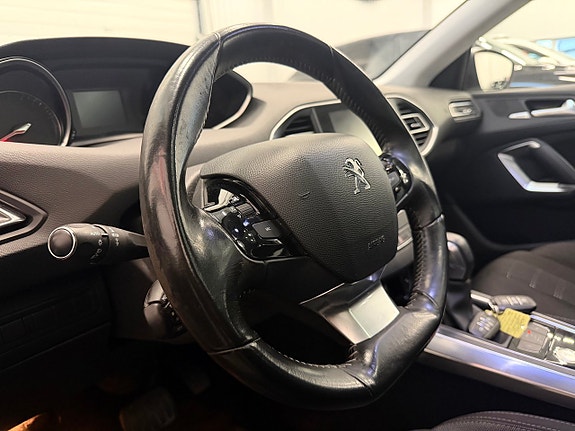 Peugeot 308 SW 18 of 25