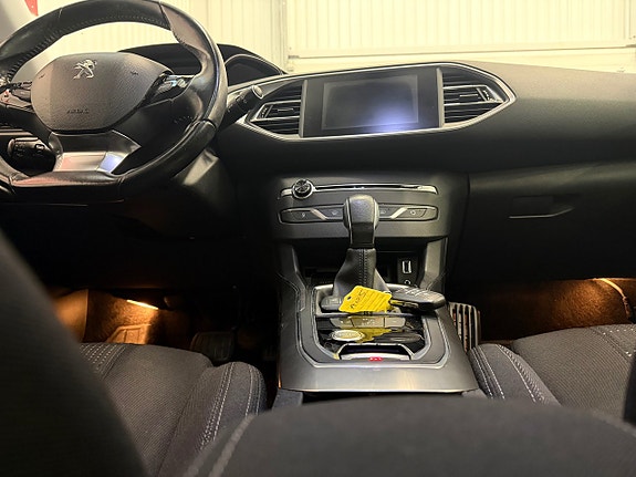 Peugeot 308 SW 15 of 25