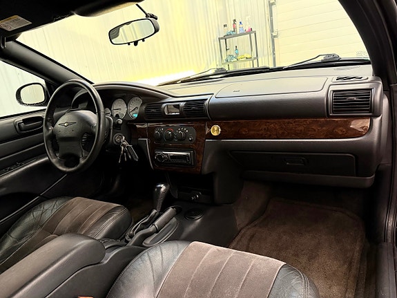Chrysler Sebring 13 of 24