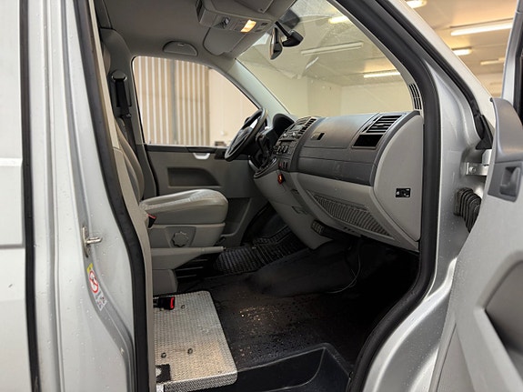 Volkswagen Transporter 11 of 19