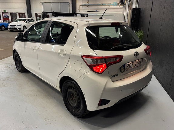 Toyota Yaris 3 of 5