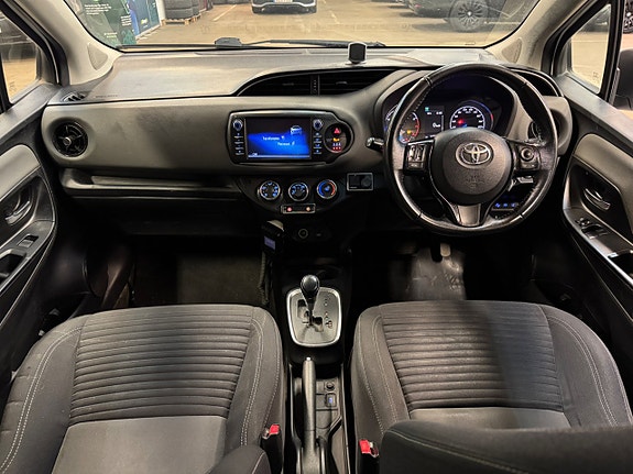 Toyota Yaris 12 of 23