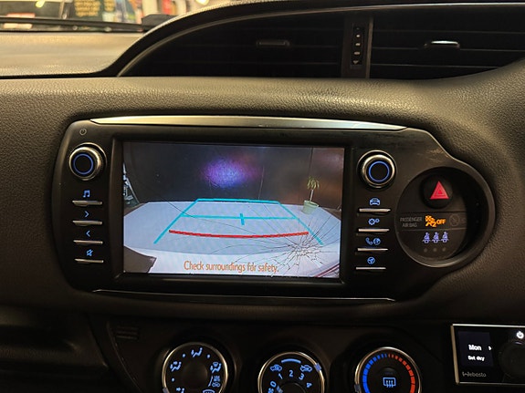 Toyota Yaris 19 of 23