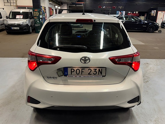 Toyota Yaris 8 of 23