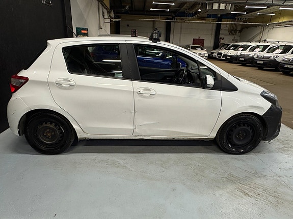 Toyota Yaris 7 of 23