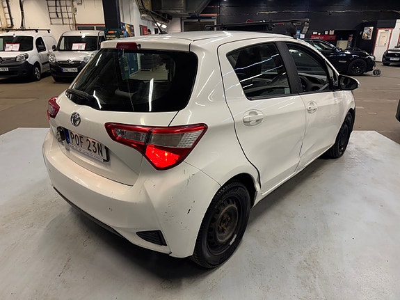 Toyota Yaris 4 of 5