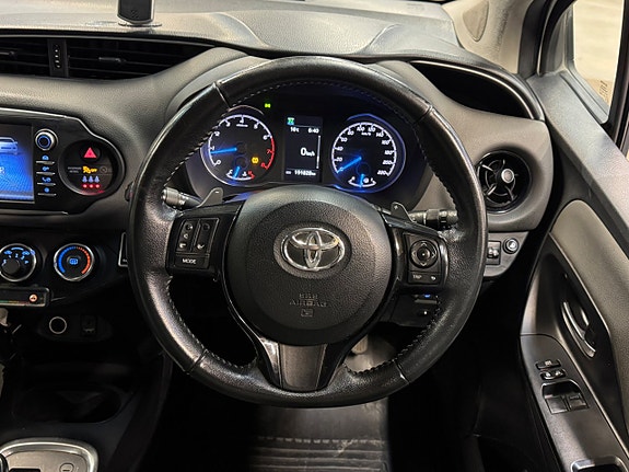 Toyota Yaris 13 of 23