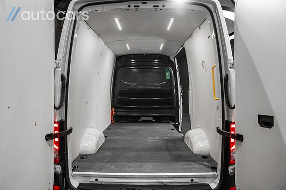 Volkswagen Crafter 11 of 28