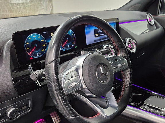 Mercedes-Benz GLA200 7 of 12