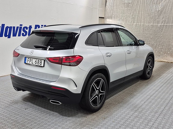 Mercedes-Benz GLA200 4 of 12