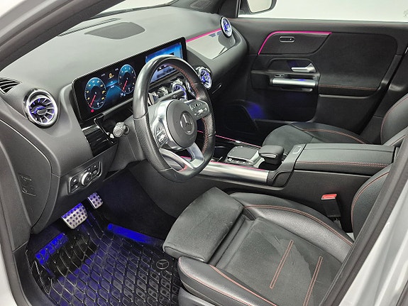 Mercedes-Benz GLA200 2 of 12