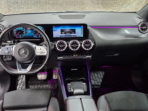 Mercedes-Benz GLA200 6 of 12