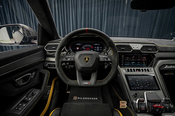 Lamborghini Urus 23 of 30