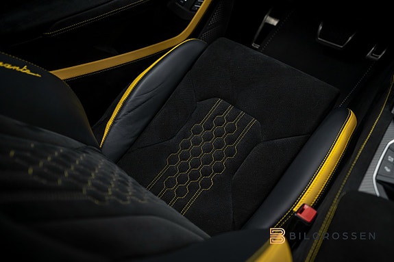 Lamborghini Urus 26 of 30