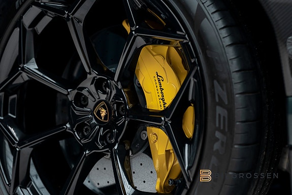 Lamborghini Urus 13 of 30